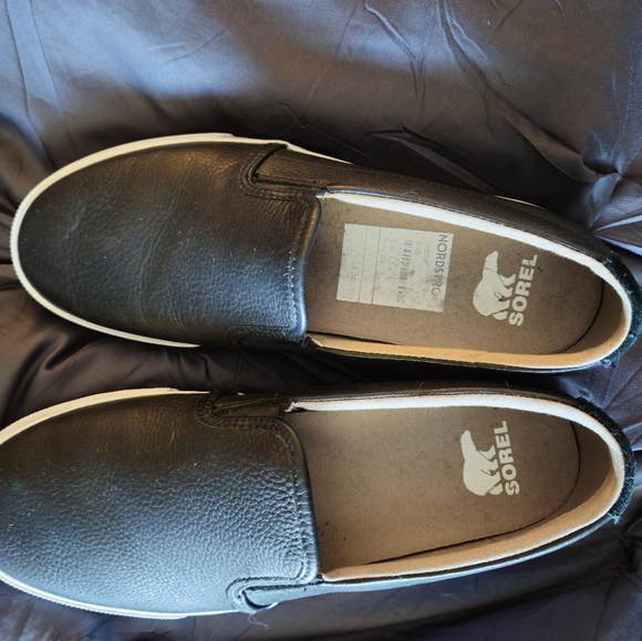 Sorely shoes. Worn a few times. Son grew out of them quickly - Picture 5 of 5